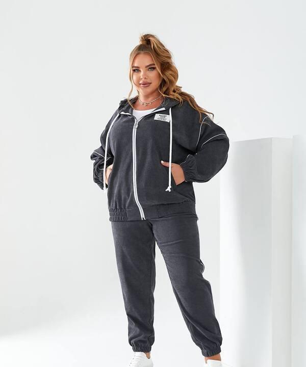 Костюм прогулочный женский из вельвета: кофта на молнии с капюшоном и брюки на резинке весенний