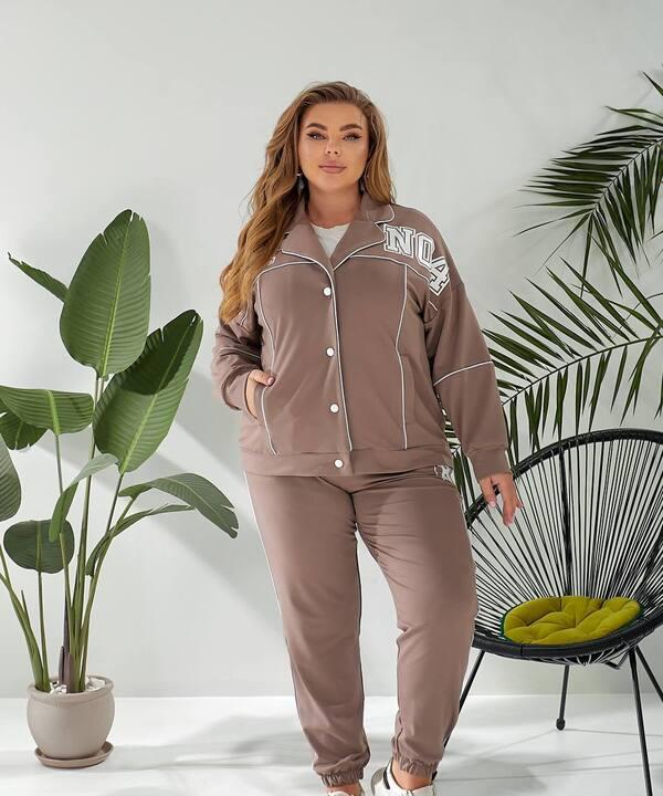 Костюм прогулочный женский из двунитки: кофта на кнопках и брюки весенний