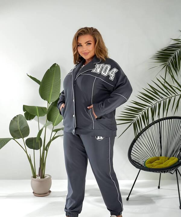 Костюм прогулочный женский из двунитки: кофта на кнопках и брюки весенний