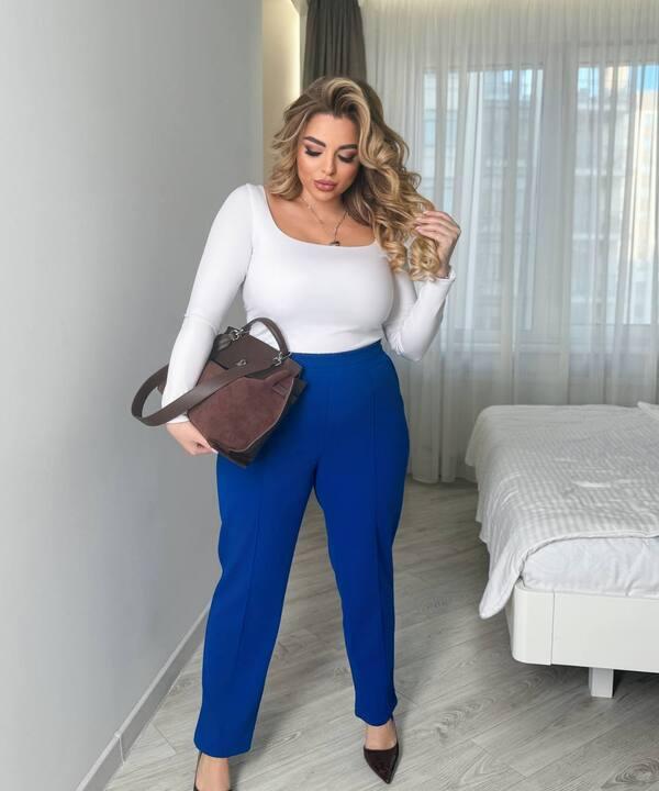 Брюки женские прямого кроя из креп-дайвинга с карманами и декоративной полосой весенне-летние