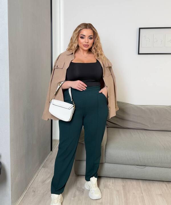 Брюки женские прямого кроя из креп-дайвинга с карманами и декоративной полосой весенне-летние