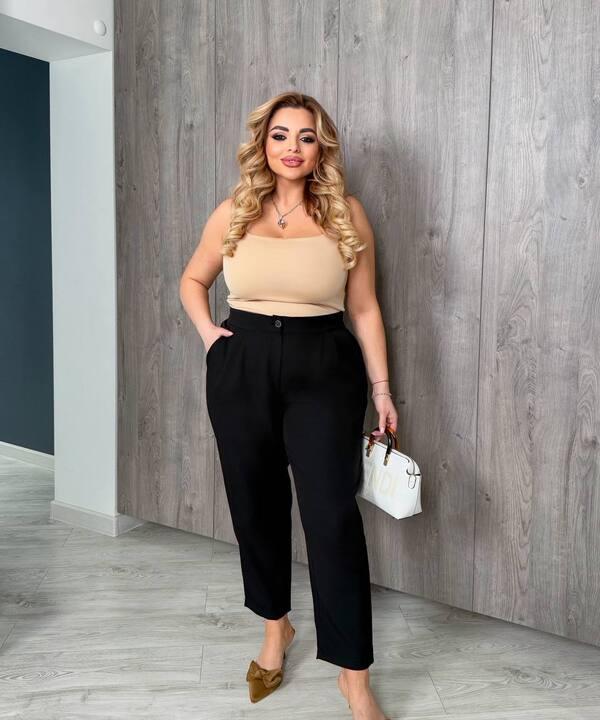 Брюки женские из костюмной ткани прямого кроя с защипами демисезонные