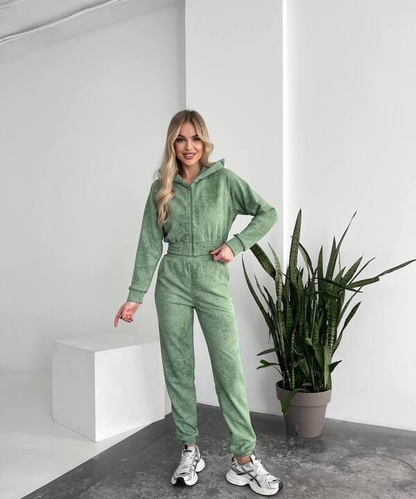 Костюм женский спортивный из трехнитки с капюшоном и карманами весенне-летний