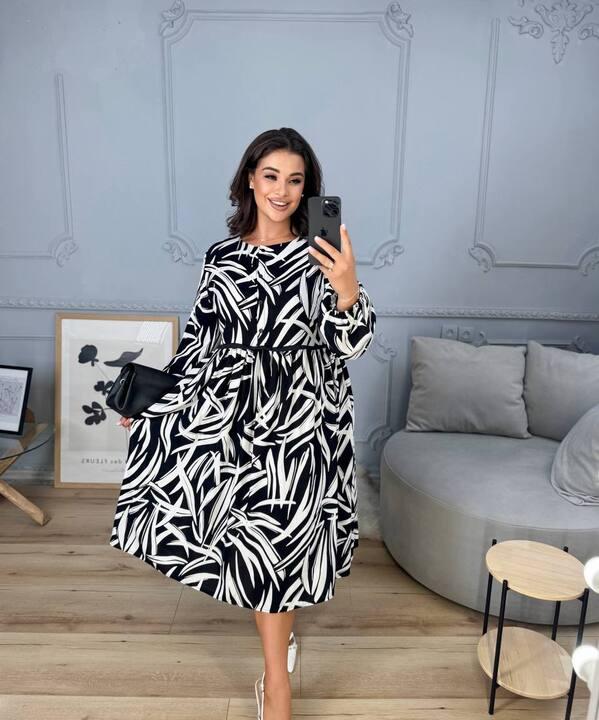 Платье трапеция свободное со штапеля с цветочным принтом на кнопках с завышенной талией и поясом свободного кроя весеннее