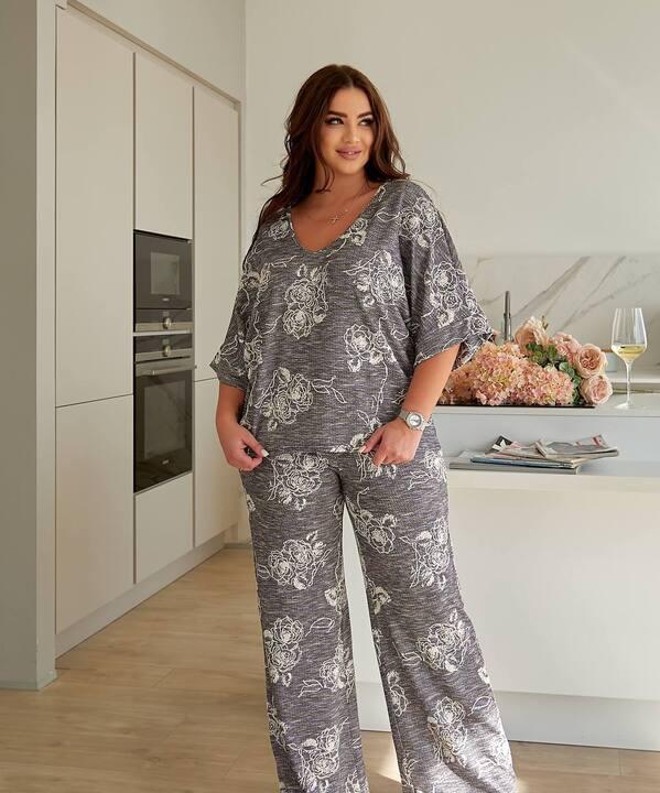 Костюм женский из турецкого софт трикотажа прогулочный с широкой туникой и свободными брюками весенне-летний