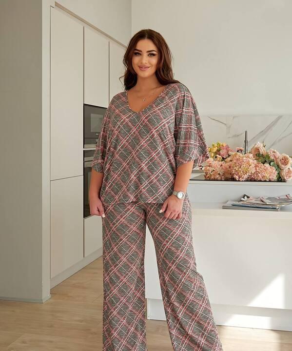 Костюм женский из турецкого софт трикотажа прогулочный с широкой туникой и свободными брюками весенне-летний