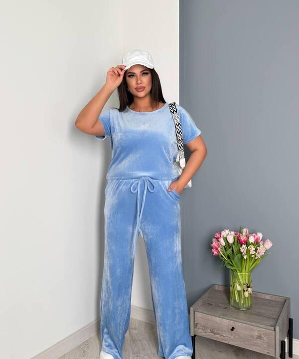 Спортивный костюм женский велюровый плюшевый с футболкой и широкими штанами с декором в виде каменных бабочек весенне-летний