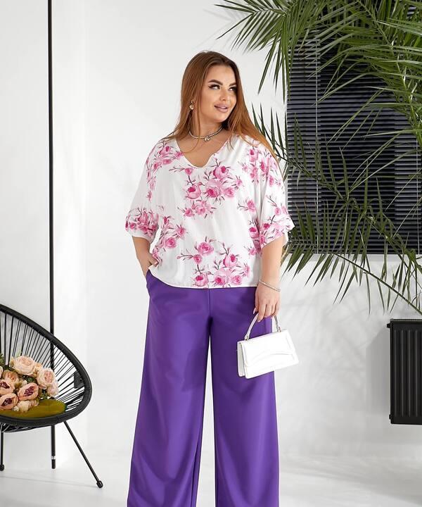 Костюм женский с блузой из штапеля в цветочный принт и широкими брюками из тиара весенне-летний