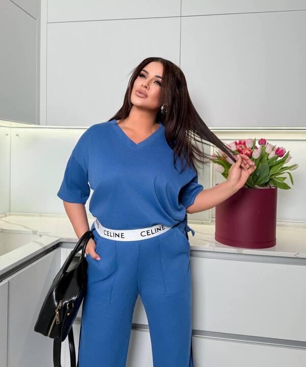 Костюм женский свободного кроя из трикотажа вафелька с V-образным вырезом и поясом на талии весенний летний