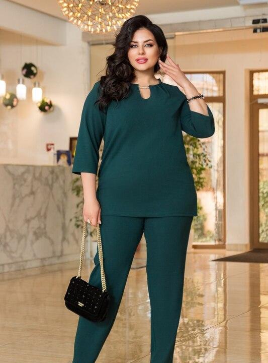 Костюм женский из креп-дайвинга: блузка с круглым вырезом и классические штаны на резинке весенне-летний