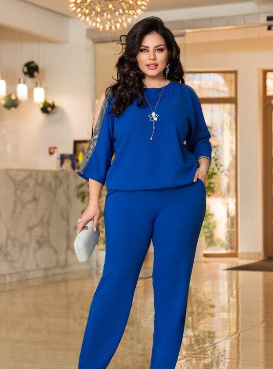 Костюм женский из креп-дайвинга с декоративной отделкой "лунное сияние" и брюками прямого кроя весенний летний