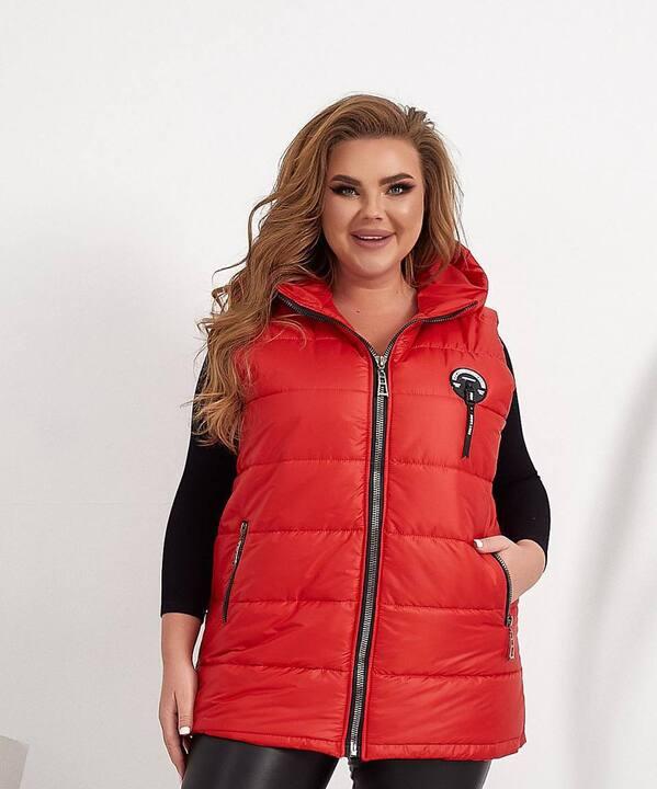 Жилетка женская из плащевки лаке на синтепоне с капюшоном и застежкой-молнией весенне-летняя