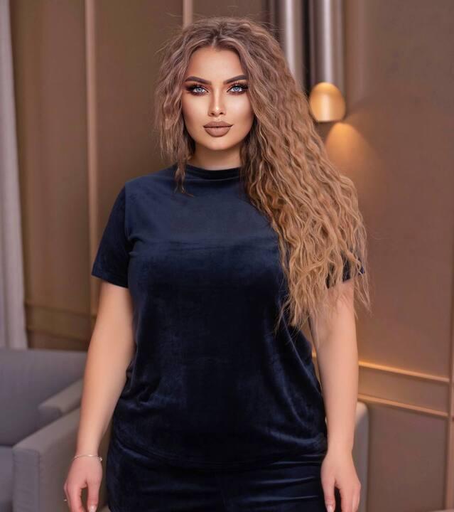 Пижама женская велюровая свободного кроя с футболкой и шортами летняя