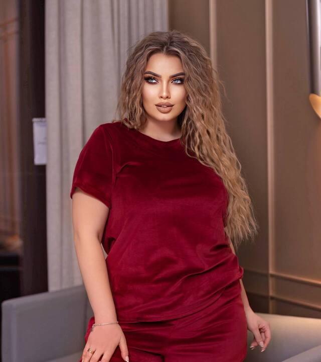 Пижама женская велюровая свободного кроя с футболкой и шортами летняя