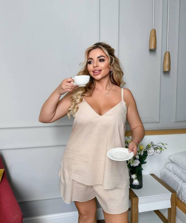 Женская пижама коттоновая в клетку топ на бретелях и свободные шорты Plus Size летняя
