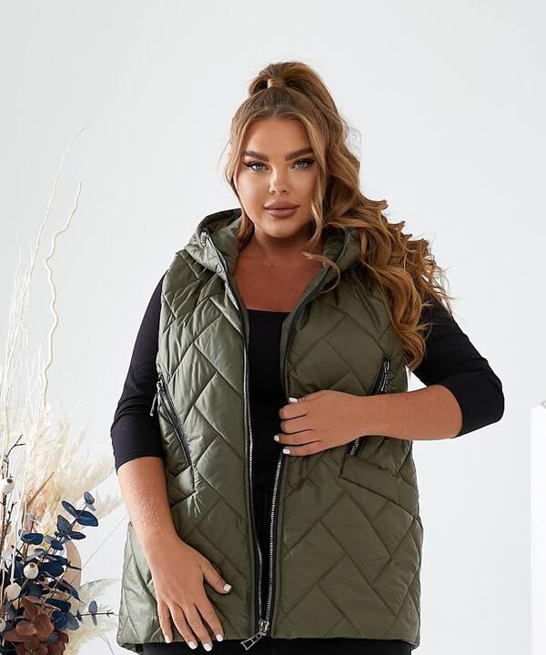 Жилетка женская стеганая удлиненная с капюшоном из плащевки Лаке на синтепоне хаки осенняя