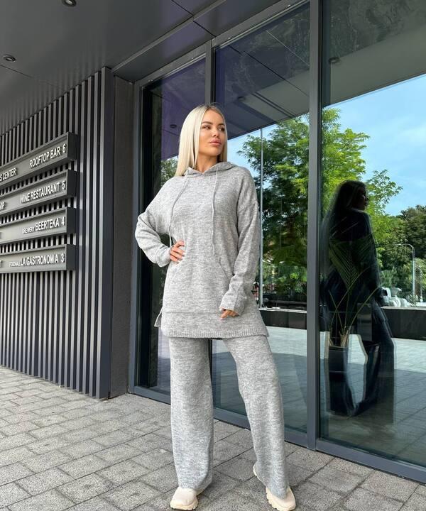 Костюм-двойка женский вязаный с удлиненной кофтой-худи и прямыми брюками осенний