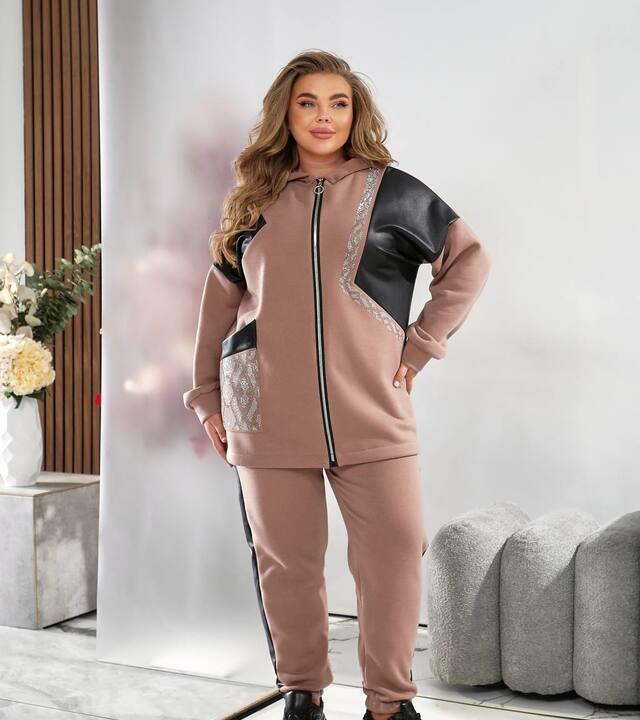 Спортивный костюм-двойка женский из трехнитки на флисе с курткой на молнии и брюками с лампасами осенний