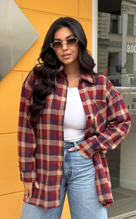 Рубашка женская удлинённая свободного кроя из фланели в красно-синюю клетку осенняя