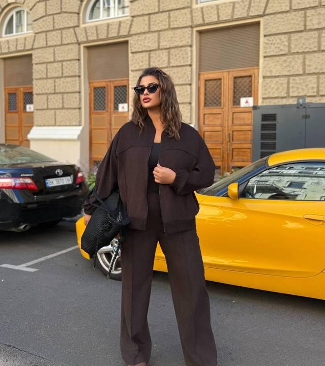 Костюм-двойка женский из микровельвета с кофтой оверсайз и прямыми брюками осенне-зимний