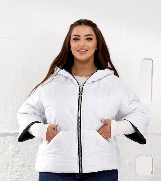Жилет женский утепленный из плащевки Лаке с капюшоном и синтепоном белый осенне-зимний