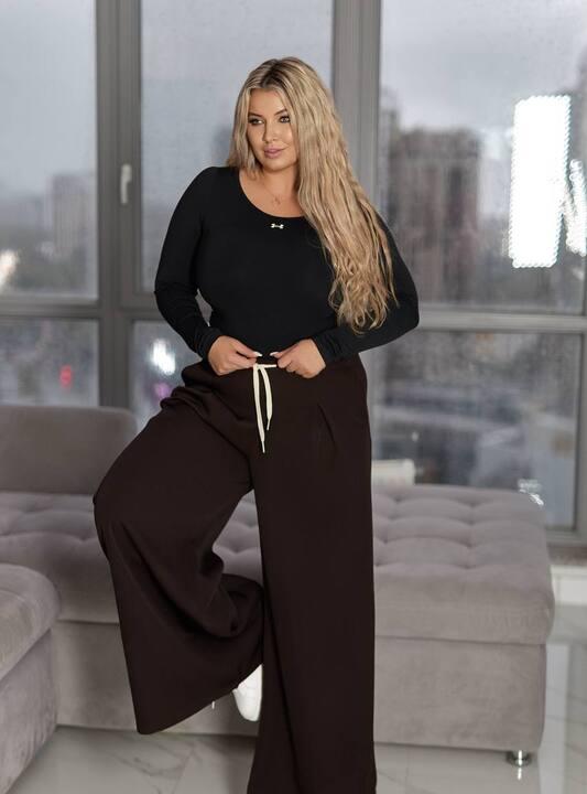 Брюки женские шоколадные широкие свободного кроя из креп-костюмки с поясом на резинке осенне-зимние