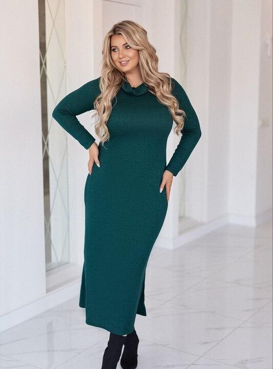 Платье прямого кроя женское трикотаж ангора миди с воротником стойкой и разрезами по бокам осенне-зимнее