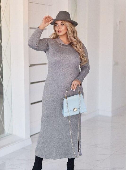 Платье прямого кроя женское трикотаж ангора миди с воротником-хомутом и разрезами по бокам осенне-зимнее