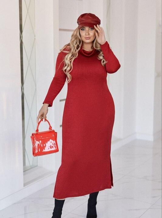 Платье прямого кроя женское трикотаж ангора миди с воротником-хомутом и боковыми разрезами осенне-зимнее