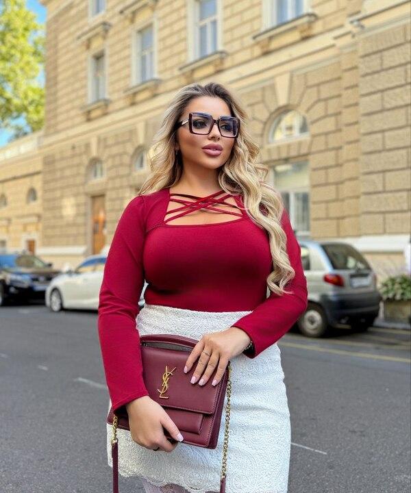 Лонгслив женский трикотажный премиум качества с декоративным вырезом на груди осенне-зимний