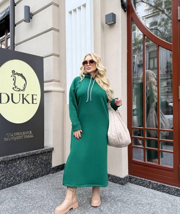 Платье-худи женское удлинённое из трёхнитки на флисе с капюшоном и боковыми разрезами осенне-зимнее