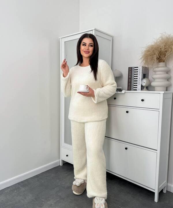 Пижама женская махровая с пушистой текстурой и свободным кроем осенне-зимняя