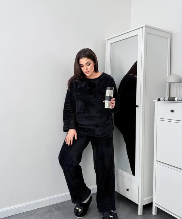 Пижама женская махровая с мягкой фактурой и свободным кроем осенне-зимняя