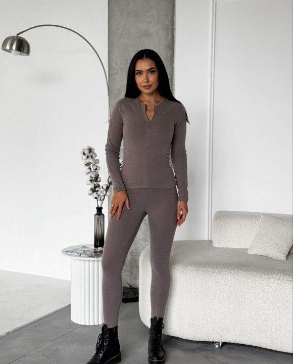 Костюм-двойка женский термо из эластичной ткани пума с кофтой на молнии и лосинами осенне-зимний