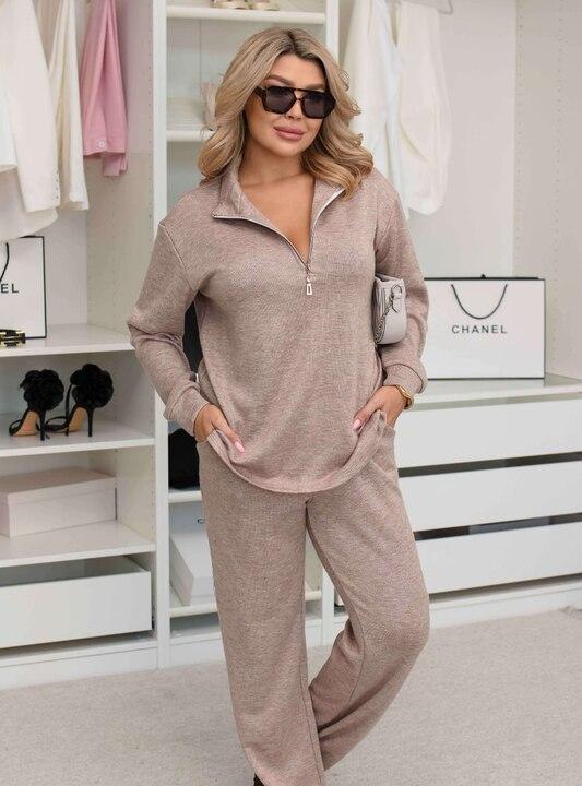 Женский костюм-двойка из двусторонней ангоры с кофтой на молнии и прямыми брюками осенний зимний