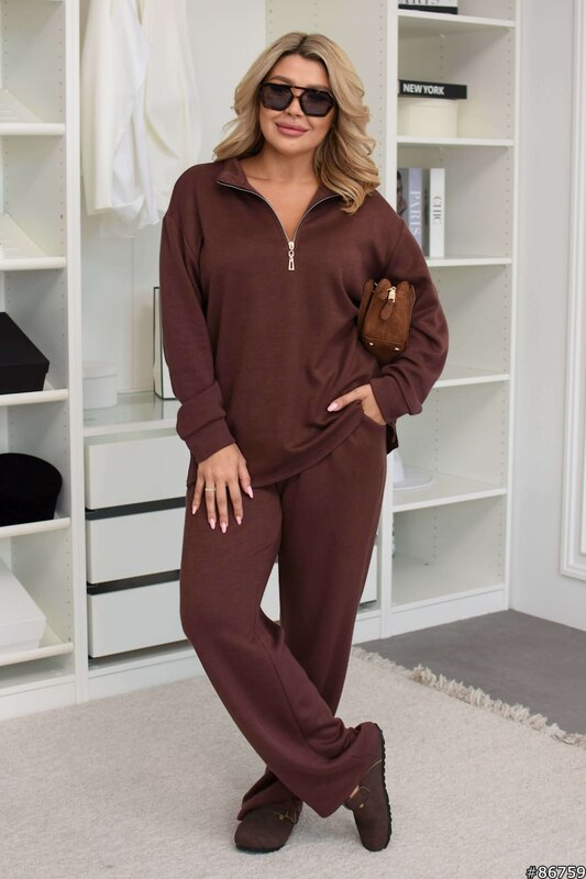 Женский костюм-двойка из двусторонней ангоры с кофтой на молнии и прямыми брюками осенний зимний