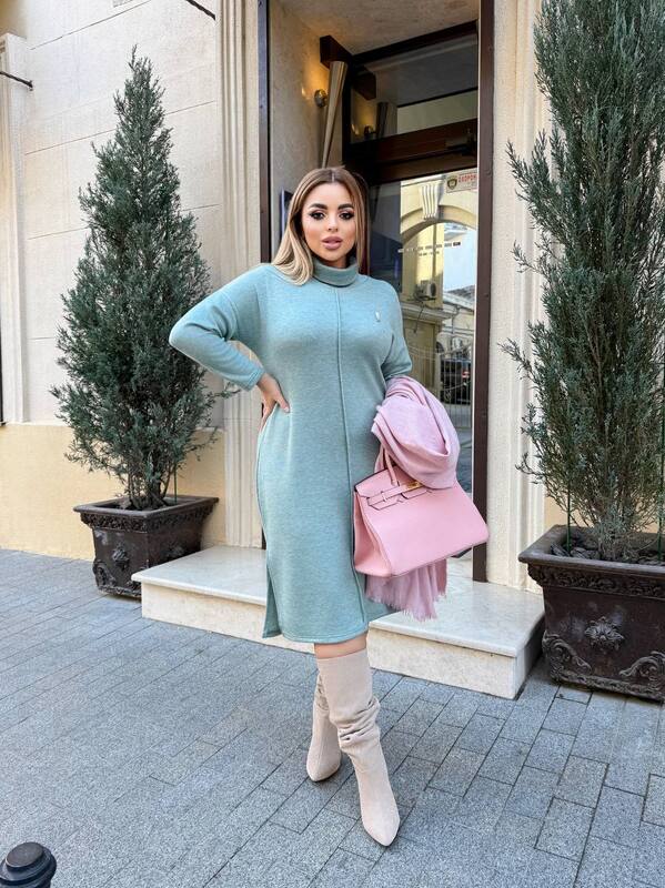 Платье-гольф женское из двусторонней ангоры Арктика с воротником-стойкой и боковыми разрезами осенне-зимнее