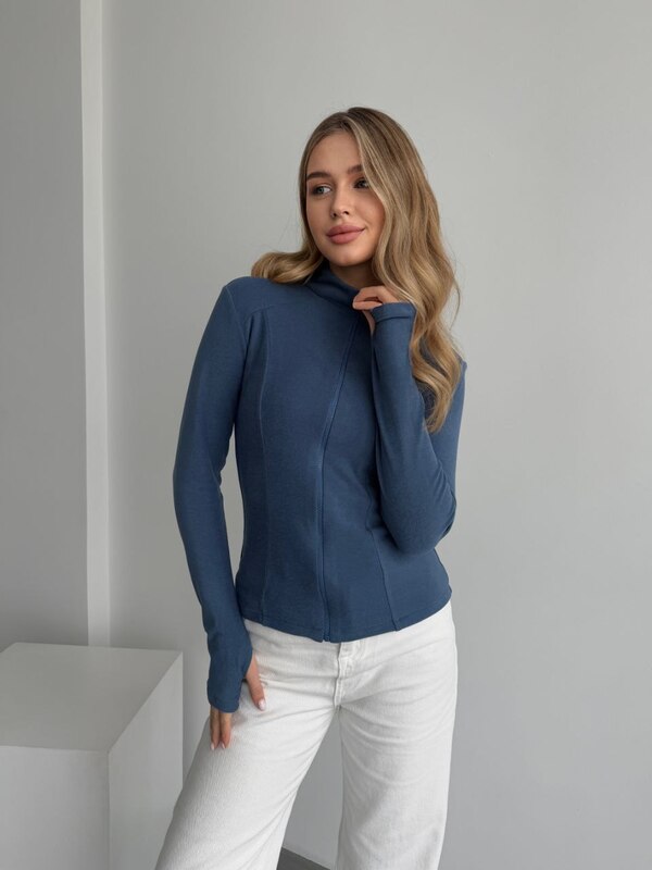 Термокофта женская приталенного кроя на молнии из ткани пума осенне-зимняя