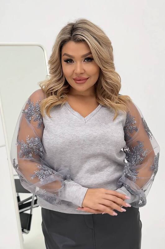 Джемпер женский ангорский с кружевными рукавами и V-образным вырезом осенне-зимний