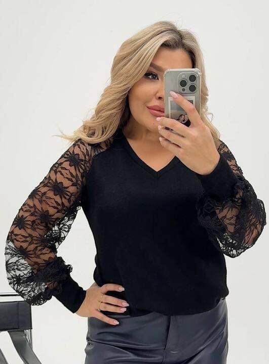 Джемпер женский ангора с кружевными рукавами и V-образным вырезом осенне-зимний