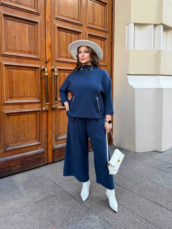 Костюм-двойка женский из вязаной альпаки: свитер с воротом-стойкой и широкие брюки осенне-зимний
