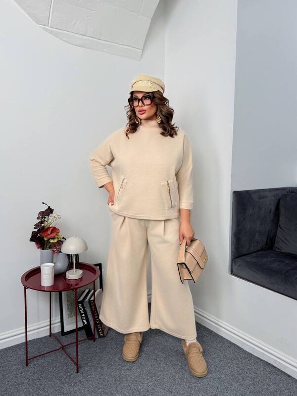 Костюм-двойка женский из вязаной альпаки: свитер с воротом-стойкой и широкие брюки осенне-зимний
