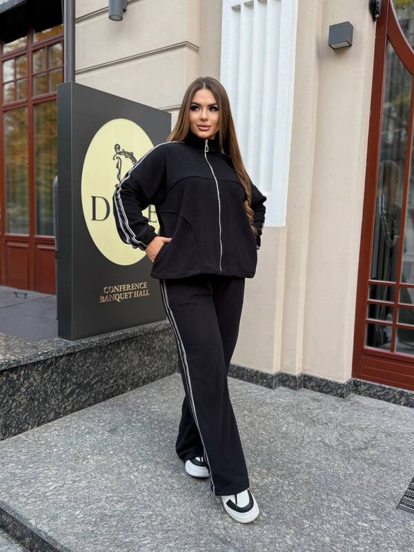 Спортивный костюм-двойка женский утепленный из теплого флиса с лампасами и воротником-стойкой осенне-зимний