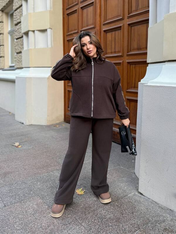 Спортивный костюм-двойка женский утепленный из теплого флиса с лампасами и воротником-стойкой осенне-зимний