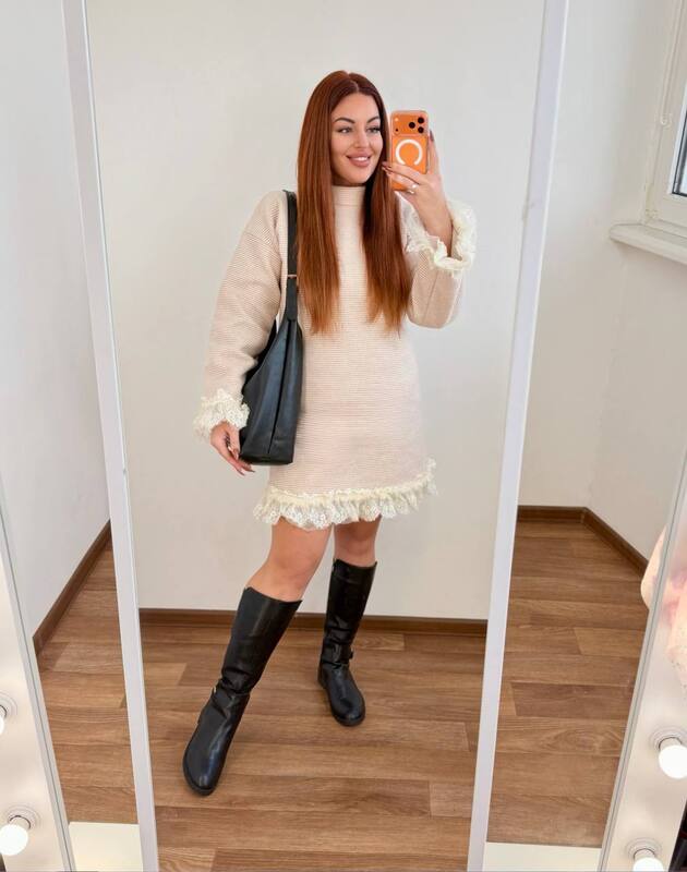 Платье женское кашемировое прямого кроя с кружевной отделкой осенне-зимнее