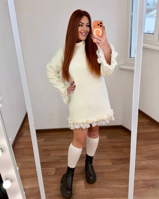 Платье женское кашемировое прямого кроя с кружевной отделкой осенне-зимнее