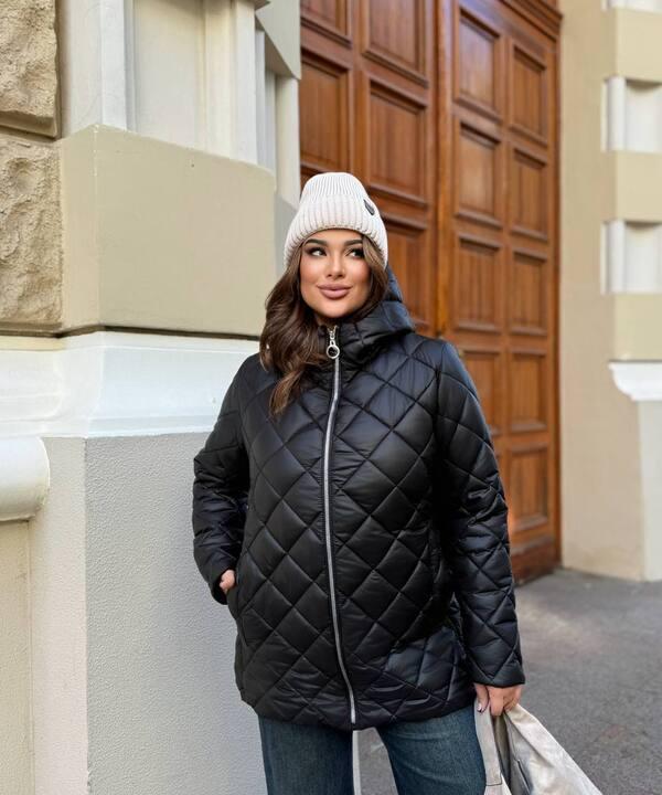 Куртка женская стёганая с капюшоном на молнии утеплённая синтепоном 200 осенне-зимняя чёрная