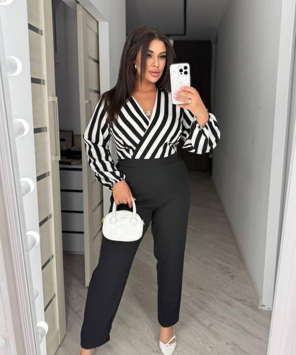 Комбинезон женский костюмный на запах с длинным рукавом осенне-зимний черно-белый в полоску