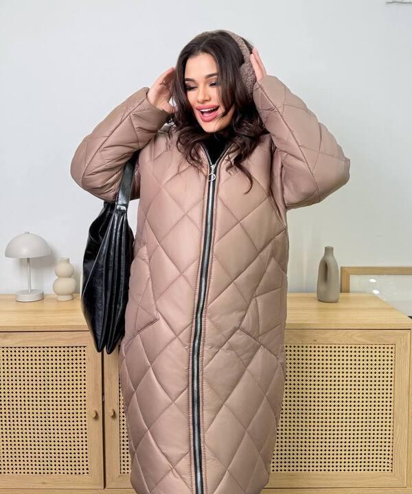 Куртка женская удлинённая зимняя стёганая из плащёвки с силиконовым утеплителем и съёмным капюшоном зимняя