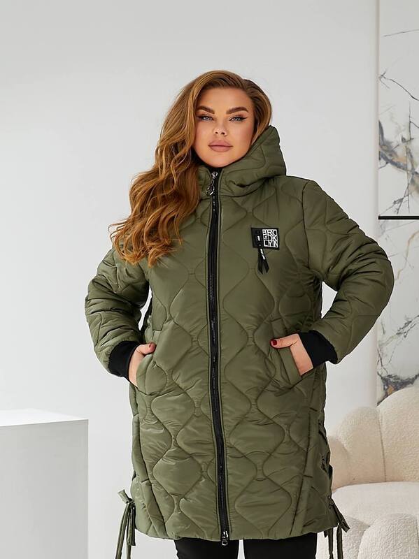 Женская куртка зимняя из плащевки Лаке на синтепоне 250 с капюшоном цвета хаки